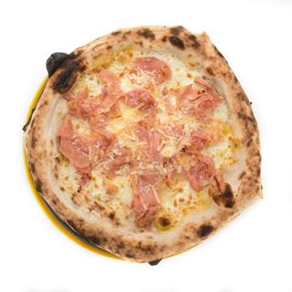 Pizza Carbonara, Mediana