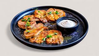 Телешки език с маслено-винен сос и дип от хрян