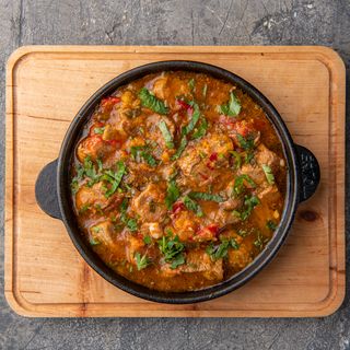 ხბოს ჩაშუშული (300 გრ.)