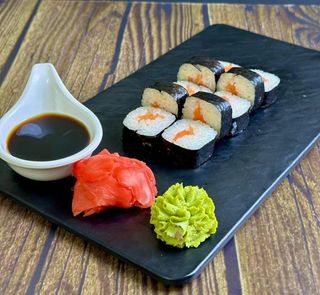 Ролл с лососем