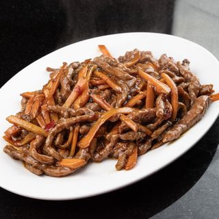 63. Ternera Con Zanahoria Picante Estilo Yang Chon