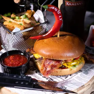 Furious Burger cu cartofi prajiti/wedges si sos la alegere