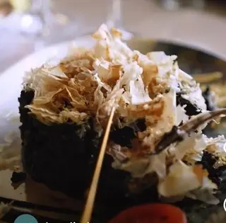 Arroz Negro Con Chipirones Y Alioli