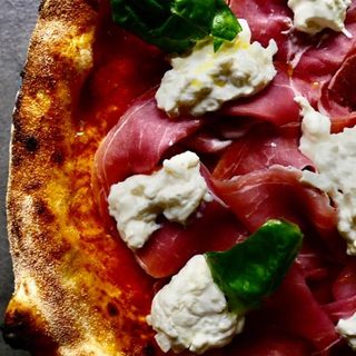 Crudo e rucola