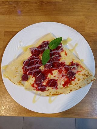 Naleśnik z białym serem i malinami 230g