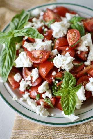 Salata de Rosii si Telemea