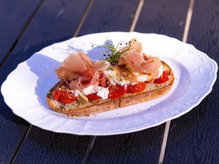 Брускетта з пармою