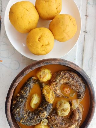 Foufou à la sauce claire et poisson Brochet