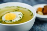 Бульйон курячий з куркою та яйцем 