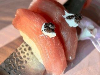 NIGIRI TUŃCZYK Z TRUFLĄ YELLOW FIN