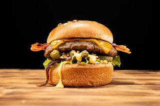 Mamba bacon burger + cartofi