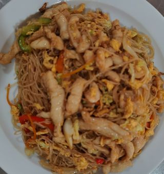 Fideos De Arroz Con Pollo