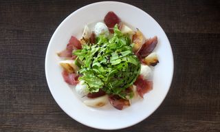 ბრესაოლა ბლუჩიზით და ხილით