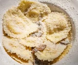 Ravioli parmigiano y trufa