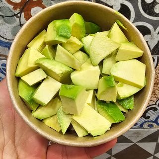 Avocado tagliato pronto per l'utilizzo 