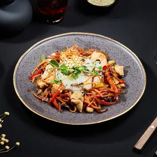 Pui chinezesc cu garnitură de orez