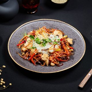 Pui chinezesc cu garnitură de orez