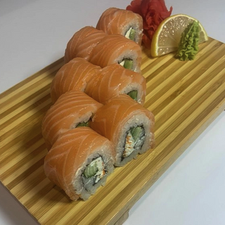 Рол Філадельфія з соленим лососем (270г)