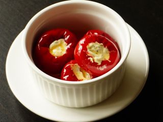 Перець черрі фарширований фетою 90г