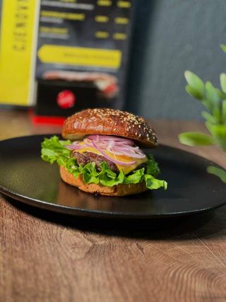 Chef's burger + pomfrit + Coca-Cola - AKCIJA