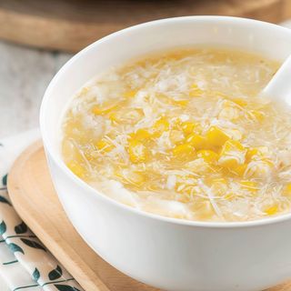 Sopa De Maíz Con Carne De Cangrejo Y Pollo