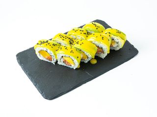 Uramaki tropical roll