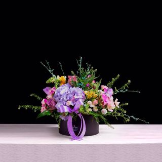 Aranjament floral in cutie neagra