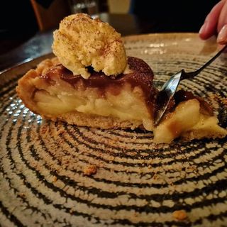 TARTA CU MAR SI CARAMEL