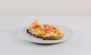 Ovos mexidos c/ salmão fumado