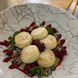 Сирнички із фісташковим кремом