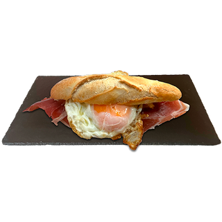 Montadito Cojonudo De Jamon Ibérico Y Huevo Frito