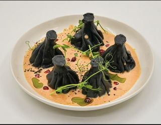 Хинкали с семгой в соусе том ям