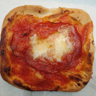 Pizzetta rossa  Margherita con salame piccante