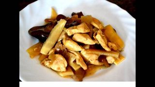 152. Pollo Con Bambú Seta