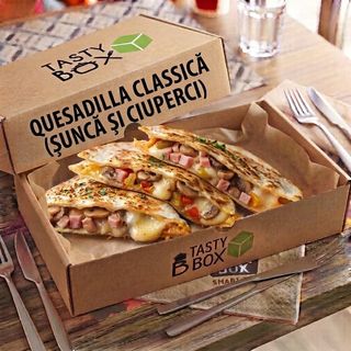 Meniu Quesadilla Classica (sunca si ciuperci) cartofi prajiti si sos de maioneza cu usturoi