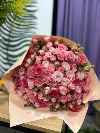 ჯუჯა ვარდების დიდი თაიგული