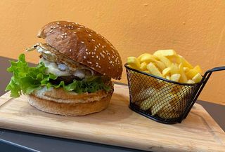 Burger special + palačinke Nutella