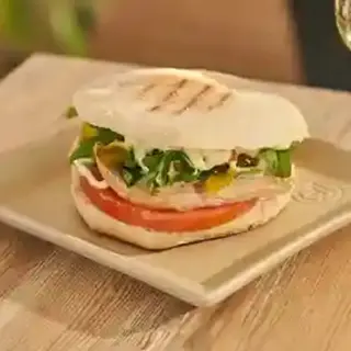 Mollete De Ventresca De Atún Con Rúcula