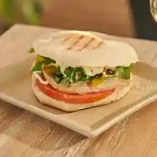 Mollete De Ventresca De Atún Con Rúcula