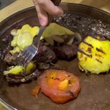 Говяжий стейк с грибами и сыром