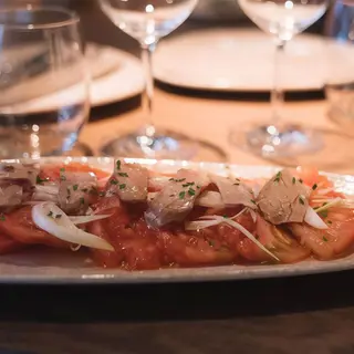 Ensalada De Tomate De Temporada Con Ventresca