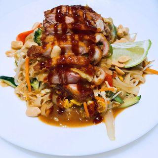 Pad thai de pato laqueado