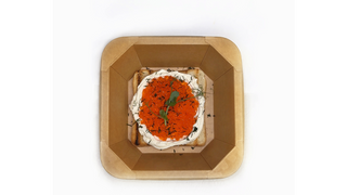 Tost z kawiorem z pstrąga