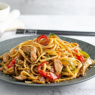 Tallarines Fritos Con Pollo