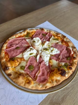 Pizza burrata