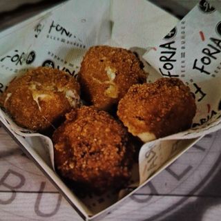 Ciliegine di mozzarella impanate