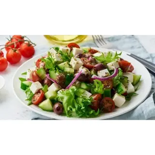 Ensalada De Mediterránea Con Queso Feta