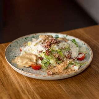 Sałatka Cezar z kurczakiem