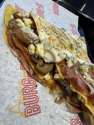 Funghi, speck, besciamella e gorgonzola