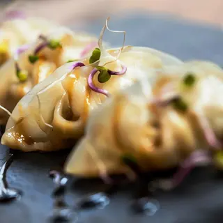GYOZAS, WAKAME E FURIKAKE
